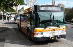 ハワイ、オアフ島はバス移動が便利です。